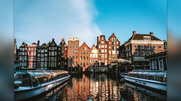 Discover Amsterdam: 5 Top Experiences Every Traveler Should Not Miss