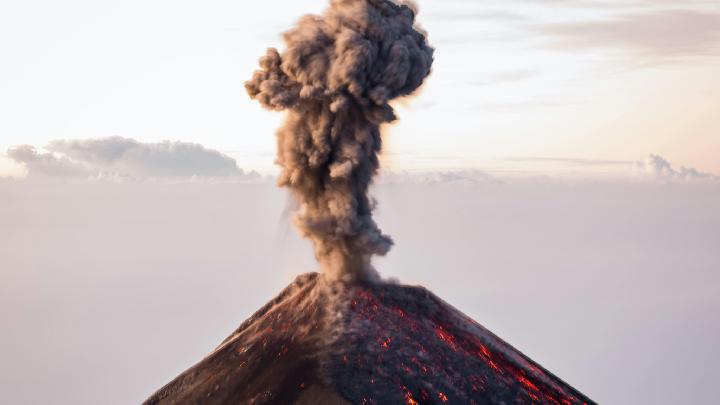 Indonesian Geological Agency Warns of Possible Eruption of Mount Banda Api