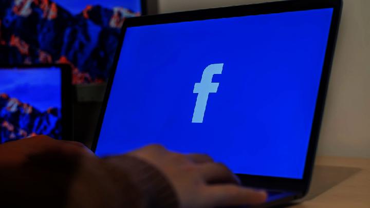 New Facebook Feature Uses AI to Edit Your Camera Roll Photos