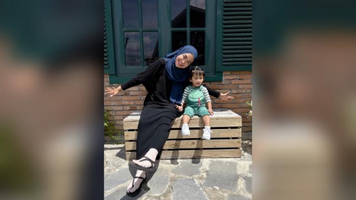 Jelang Hari Ibu, Intip 3 Gaya Kasual Wulan Guritno hingga Ria Ricis Bersama Buah Hati