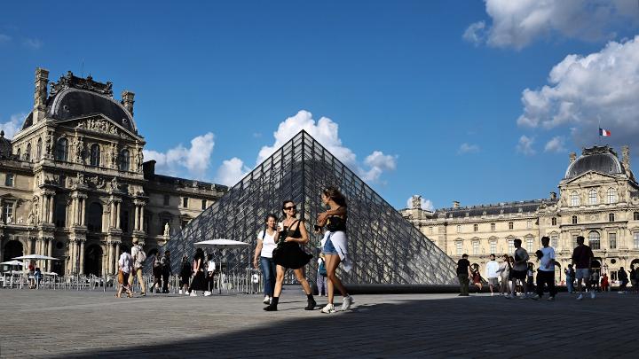 5 Cities Battling Overtourism Around the World