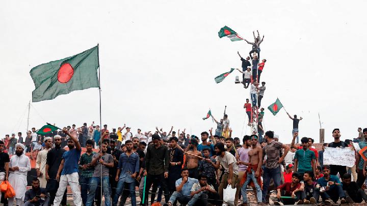 Dhaka University Turns Extreme Right in Bangladesh's Uncertain Politics