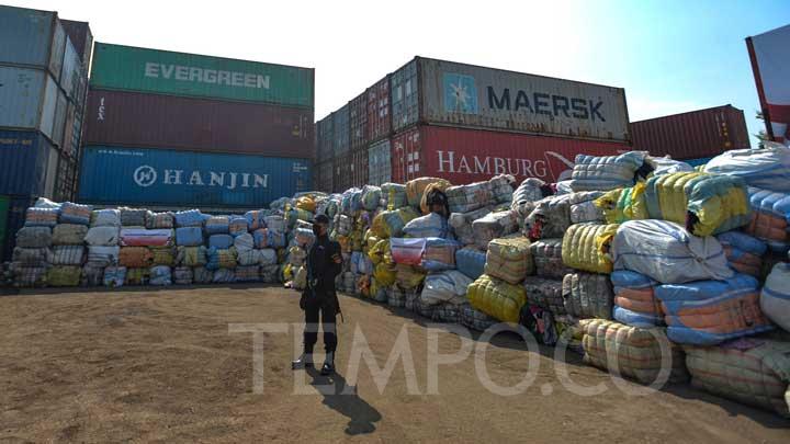 Customs Reveals Smuggled Used Clothes Mostly from Malaysia