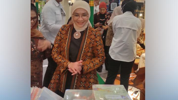 Gaya Wury Estu Handayani Dampingi Wapres Ma'ruf Amin Membuka Jogja Fashion Tren 2024