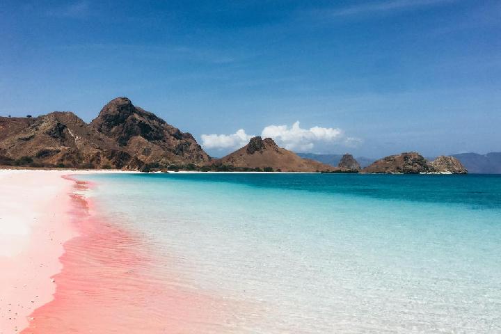 Travel Experts Rank Indonesia's Pink Beach the World's Best