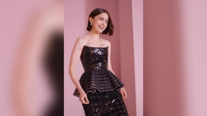Lily Collins Menawan Bergaun Sequin Hitam Hadiri Premier Emily In Paris di Los Angeles