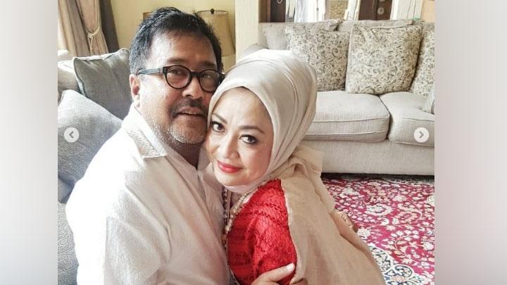 Kerap Pakai Busana Serasi, Intip Potret Mesra Rano Karno dan Dewi Indriati