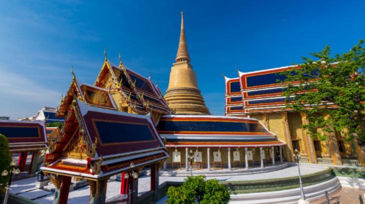 6 Essential Etiquette Rules for Visiting Temples in Thailand