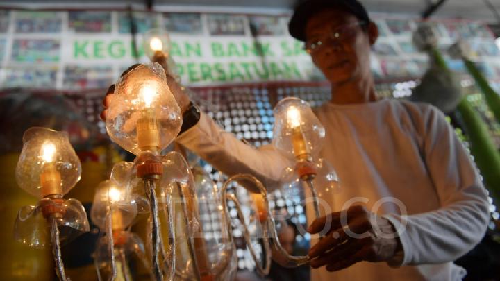 Waste Bank Activist in Indonesia Complain About Lack of Government Assistance