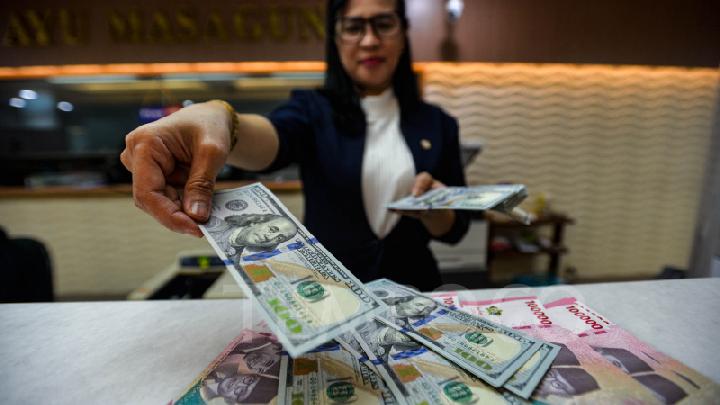 Rupiah Weakens to 16,363 per US Dollar, Down 43 Points