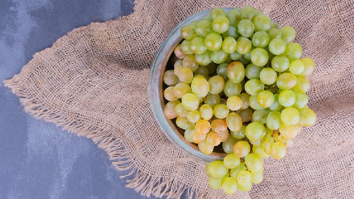 Viral Pestisida pada Anggur Shine Muscat, Catat Tips Mengonsumsi Buah yang Aman