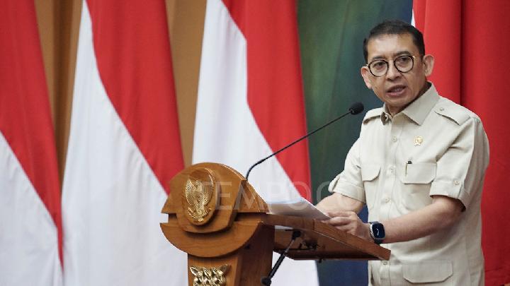 Menteri Kebudayaan Fadli Zon berbicara dalam Konferensi Pers Piala Citra Festival Film Indonesia (FFI) 2024 di Gedung Ki Hajar Dewantara Kemendikbudristek, Jakarta, 14 November 2024. TEMPO/Ilham Balindra