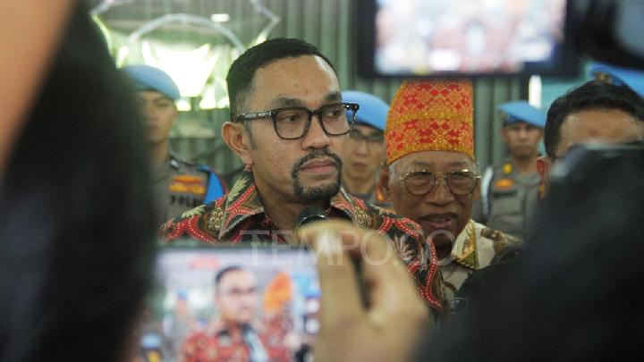 Mob Vandalizes Legislator Ahmad Sahroni's House in North Jakarta