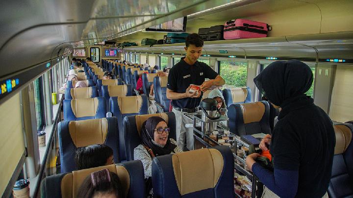 Gerbong restorasi atau gerbong makan kereta api Logawa di Lumajang, Jawa Timur, 12 Desember 2024. ANTARA/Irfan Sumanjaya