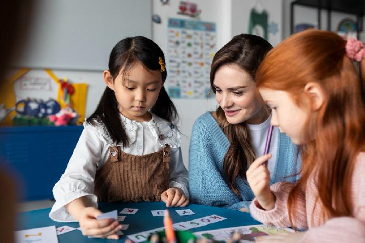 Singapore to Recruit 1,000 New Teachers Every Year