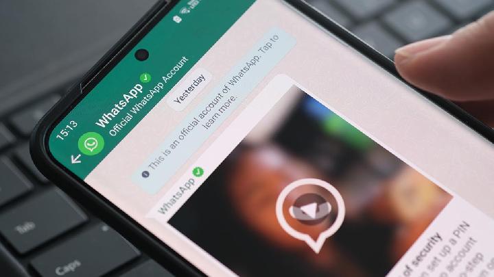 WhatsApp Officially Begins Displaying Business Ads