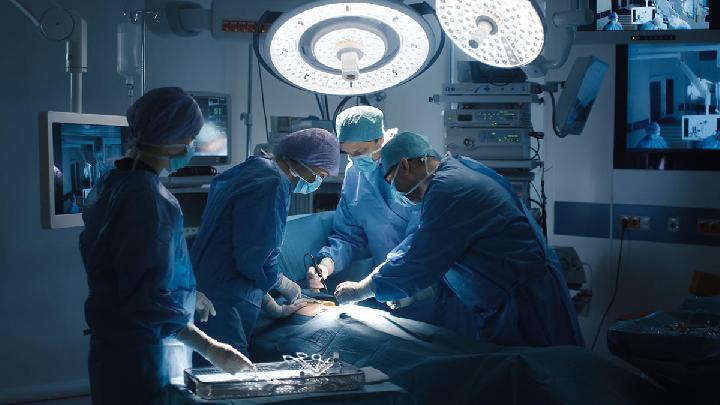 China: Surgeons Conduct Pig-to-Human Lung Transplant