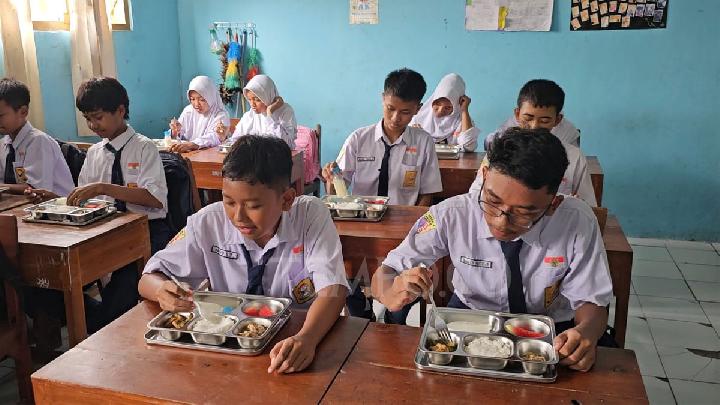 196 Siswa dan Guru di Sragen Diduga Alami Keracunan usai Konsumsi MBG