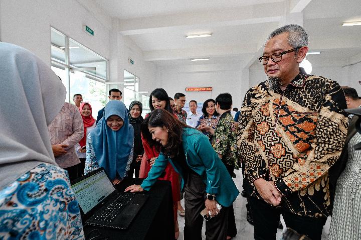 Minister Meutya Hafid Invites Private Sector To Collaborate In