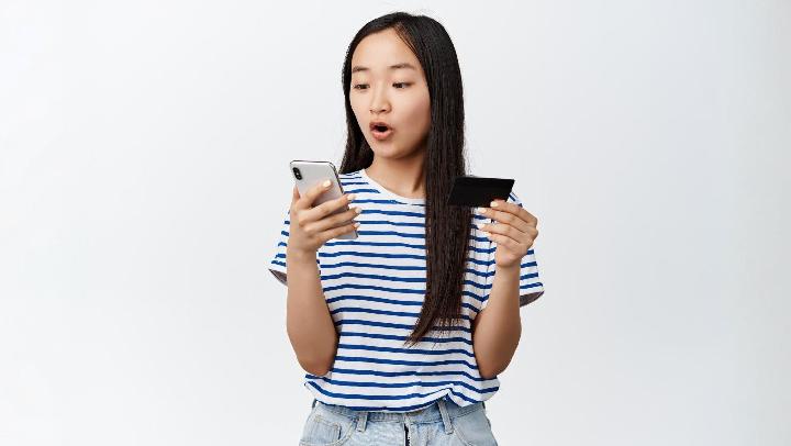 Millennials and Gen Z Drive Indonesia's Rp29.59 Trillion Paylater Debt