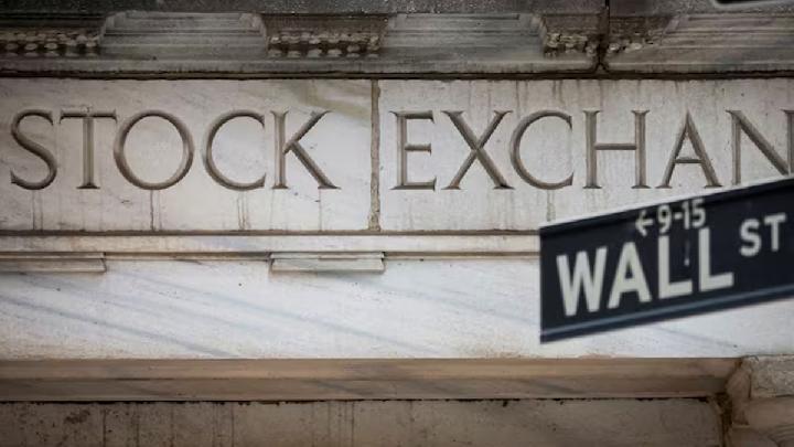 Wall Street Job Cuts Loom as Market Turmoil Stalls Deals
