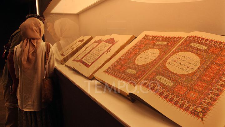 US Congress Candidate Deliberately Burns Quran While Campaigning