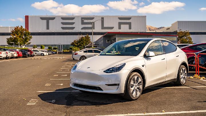 The Smart Car of the Future is Driving Up the Information Superhighway