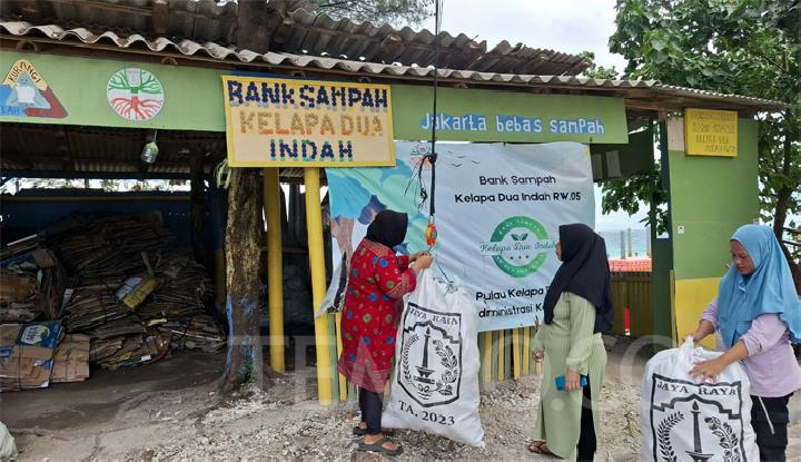 Greenpeace Indonesia: Waste Banks Not Key Solution to Solving Plastic Pollution