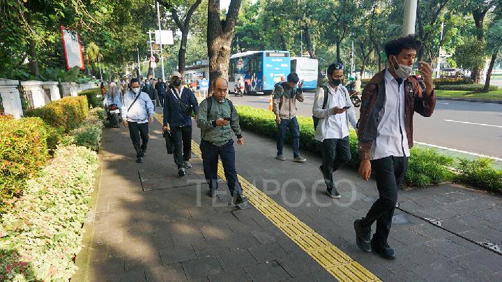 Jakarta Civil Servants Told to Take Public Transport on Wednesdays or Face Trouble