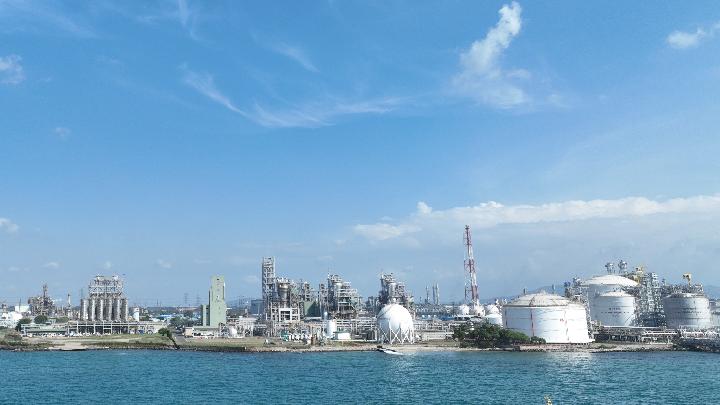 Lotte Chemical Minta Permudah Impor Imbas Bahan Baku Menipis