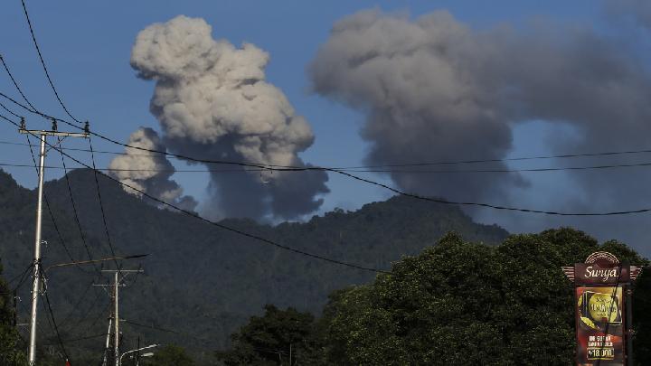 Mount Dukono Erupts Again, Spewing Ash 1.5 Km High