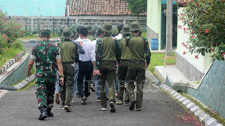 Governor Dedi Mulyadi Has Sent 272 High Schoolers to Military Barracks Since May 1