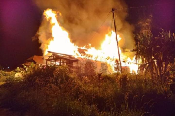Unknown Individuals Torch Three Government Buildings in Papua's Puncak Jaya