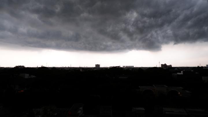 Toxic Cloud in Spain Forces Residents Stay Indoors