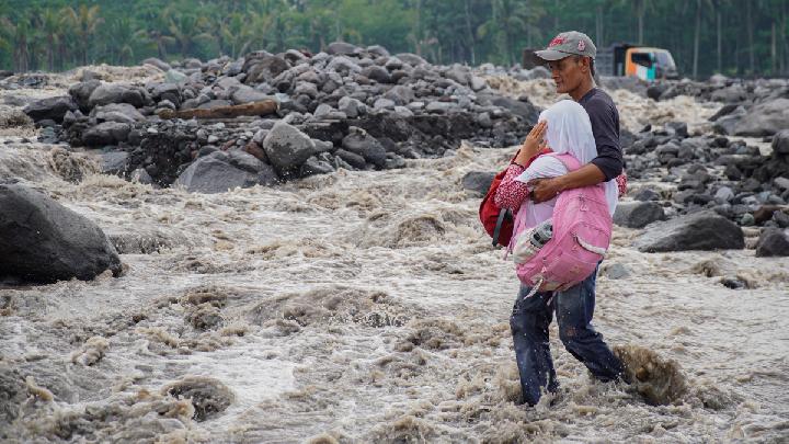Mount Semeru Erupts 11 Times in a Day, Ash Column Reaches 1.2 Kilometers