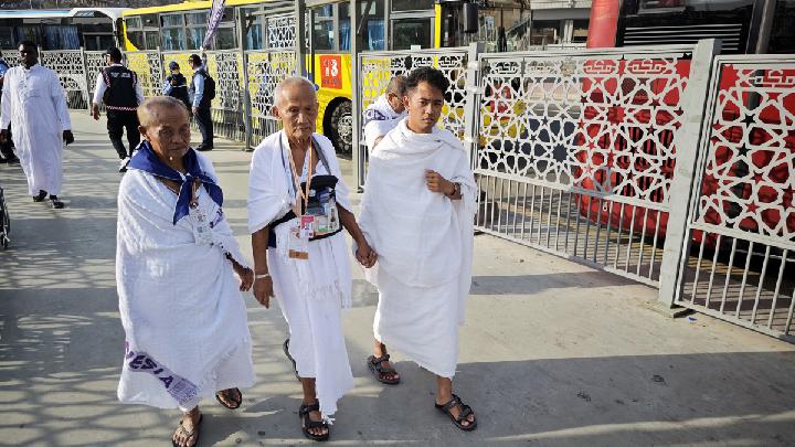 Thousands of Indonesian Pilgrims Still Await Hajj Service Access Cards