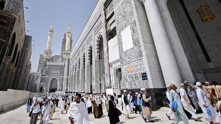 Saudi Arabian King Offers Hajj Pilgrimage to 1,000 Palestinians