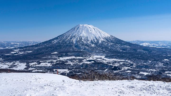 Underprepared British Hikers Rescued from Japanese Mountain
