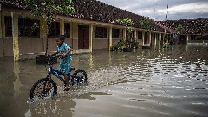 Floods Hit 12 Villages in Central Java's Demak, Thousands Affected