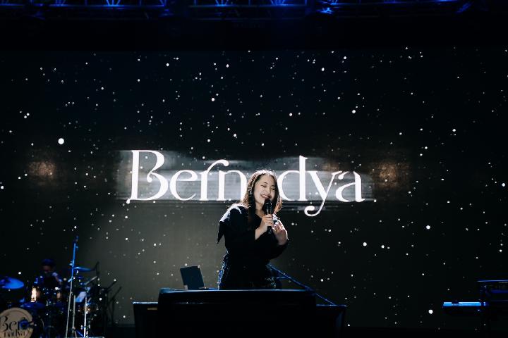 Bernadya HIngga Hindia Guncang Panggung Rasvara Malang