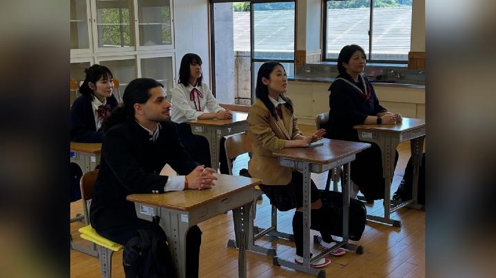 Japan Offers Anime-Style School Tour for Foreigners