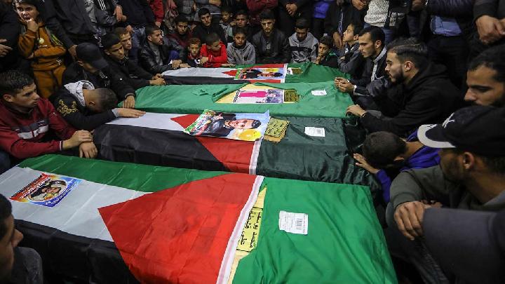 Doctor Couple in Gaza Loses 9 out of 10 Children in Israeli Attack