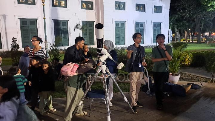 Mengamati Langit Malam di Museum Seni Rupa dan Keramik Jakarta