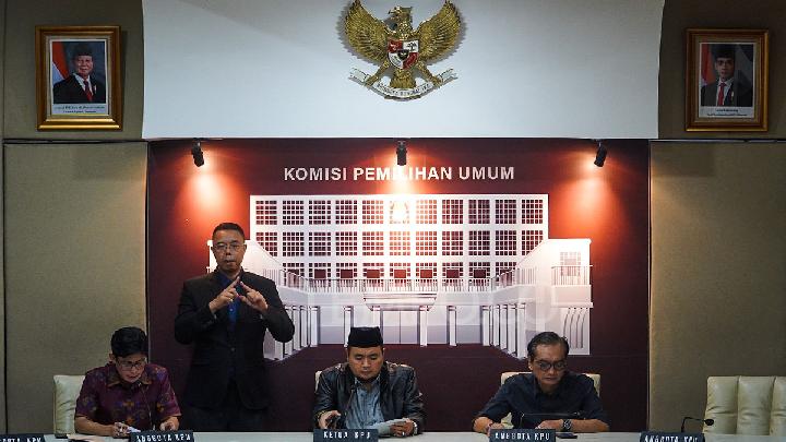 KPU Başkanı özür diliyor çünkü başkanlık belgelerini sınırlama kuralları gürültülü