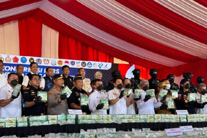 Tempted by High Wages, 11 SEA Sailors Tied to Global Drug Syndicate Arrested in Kepri