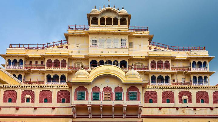 Mengulik Kekayaan Istana Kota Jaipur di Sabha Niwas