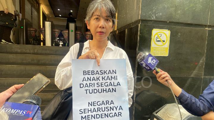 Indonesian Mothers Call for Release of Trisakti Students Charged Over Protest