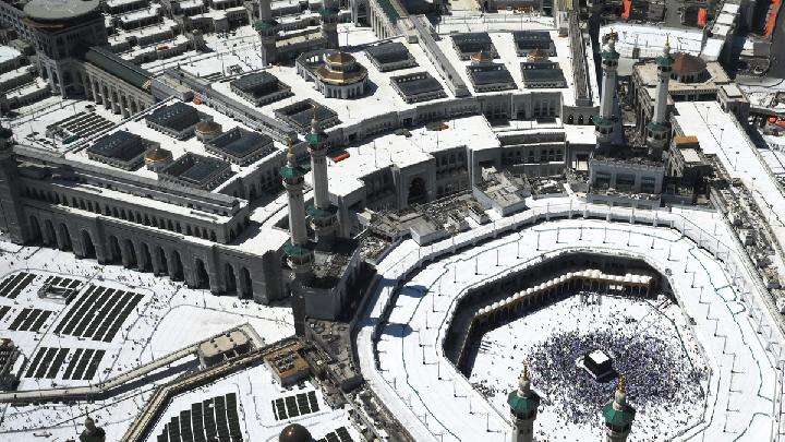 Saudi Arabia Offers AI-Driven Services to Assist Hajj Pilgrims
