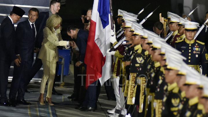 French President Macron Meets Prabowo, Escorted by 50 Mounted Guards and 17 Police Escorts