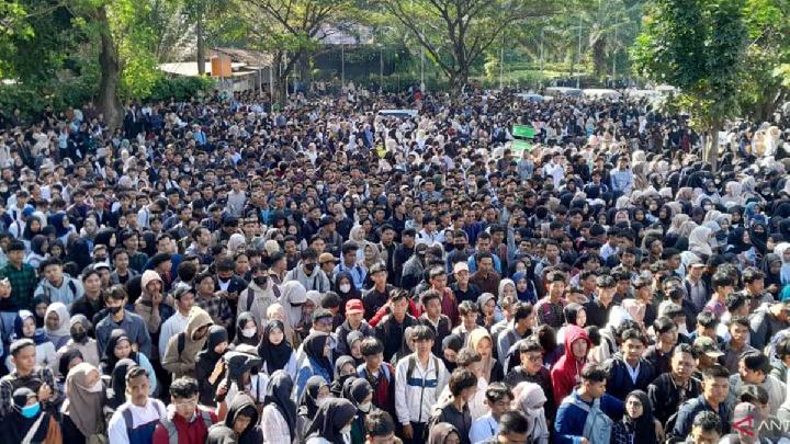 Over 25,000 Job Seekers Flood Bekasi Job Fair Offering 2,000 Openings